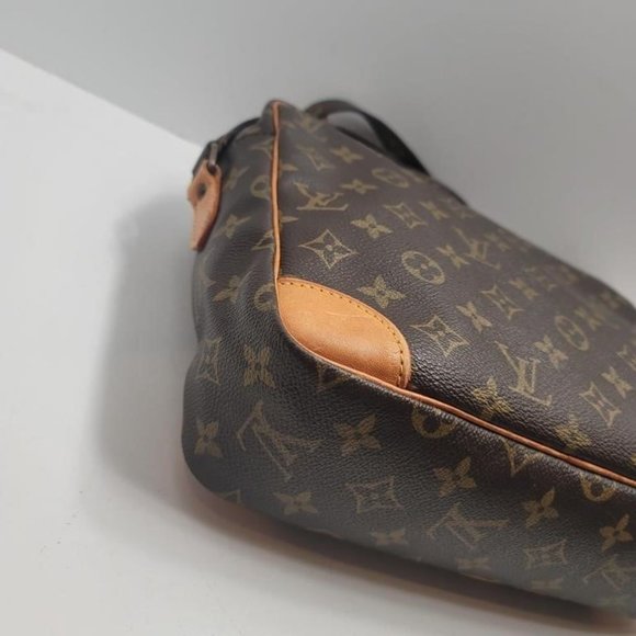Louis Vuitton Authentic Potomac Crossbody Messenger - Picture 6 of 16